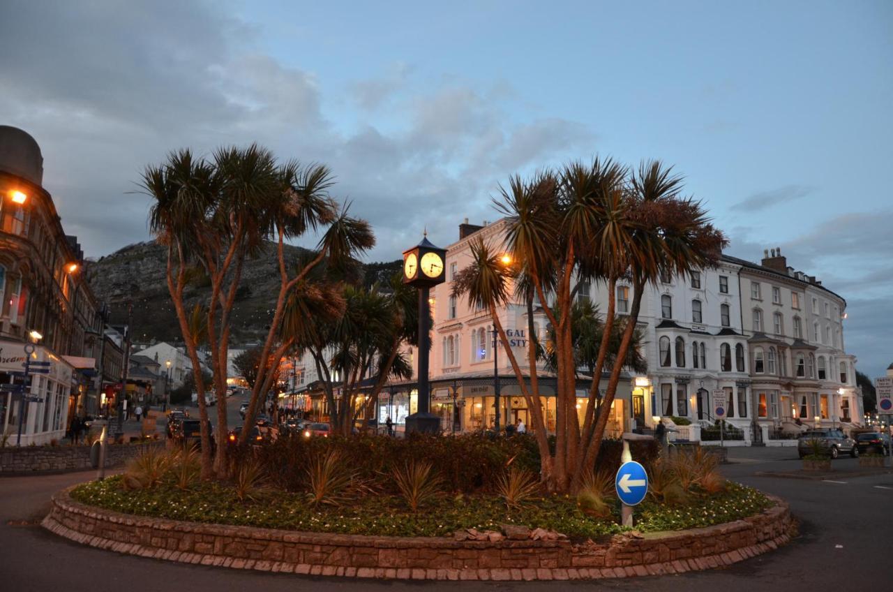 Audley Guest House Llandudno Bagian luar foto