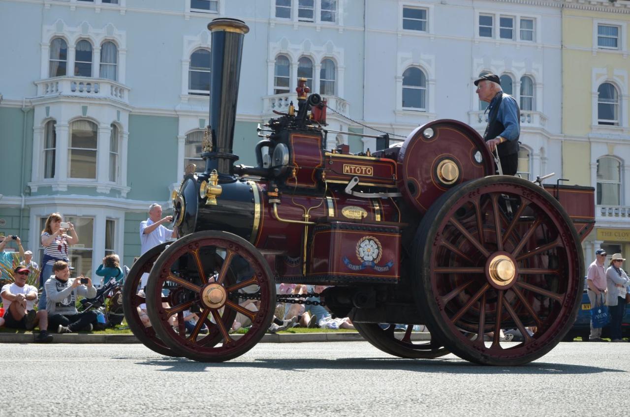 Audley Guest House Llandudno Bagian luar foto